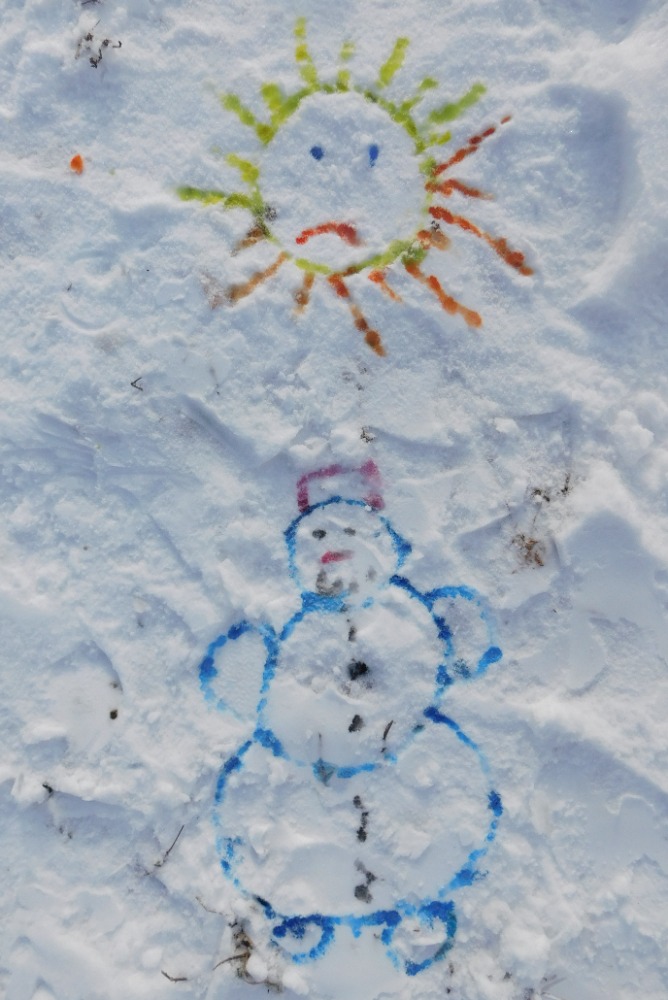 Malování barvami do sněhu
